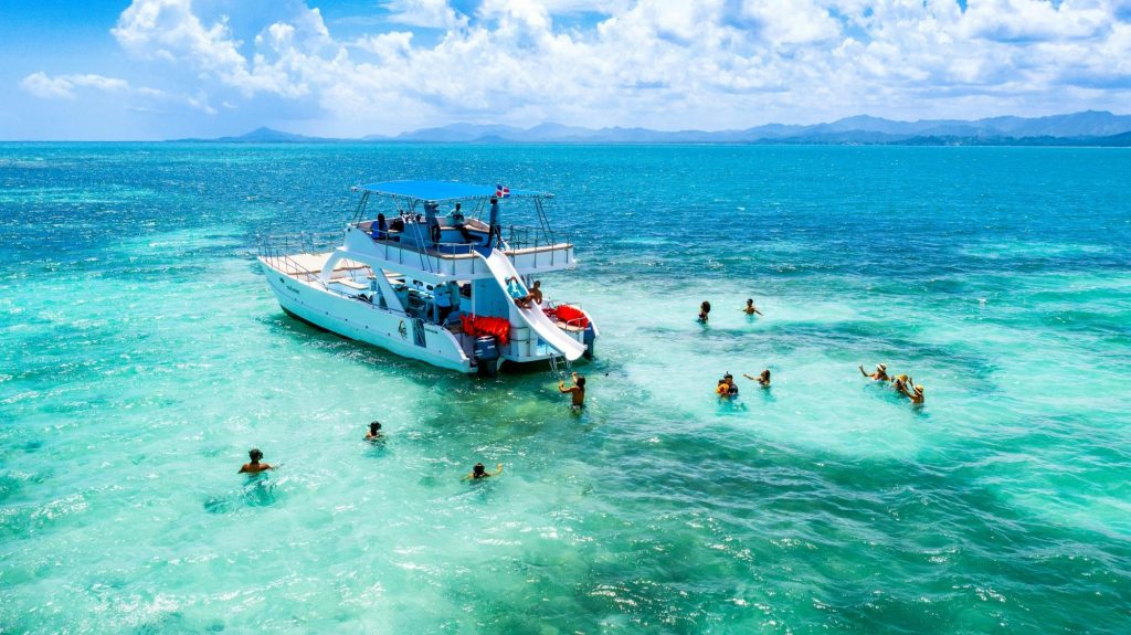 4-hour private catamaran experience at Playa Esmeralda from Miches